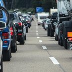 Rettungsgasse nicht gebildet? ADAC Anwalt klärt auf über Strafe und Einspruch