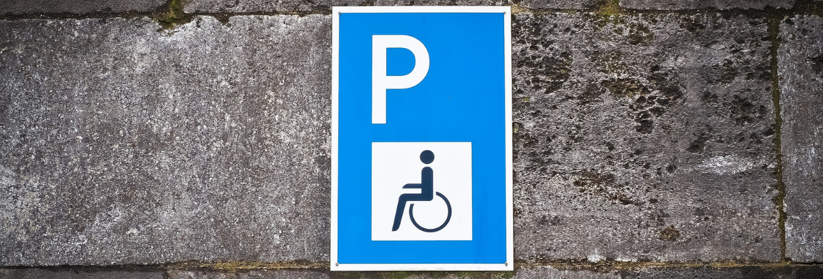Behindertenparkplatz: Wer darf ihn nutzen, was kostet ein Verstoß und wann darf abgeschleppt werden?