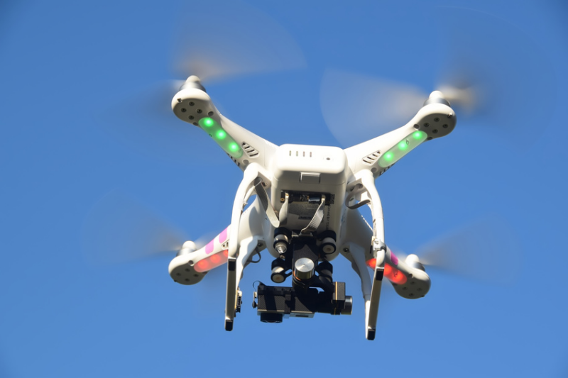 Drohne erhält Flugverbot über Nachbars Garten – Abschießen erlaubt?