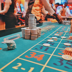 Beteiligung am unerlaubten Glücksspiel: Strafrahmen nach § 285 StGB für illegales Glücksspiel